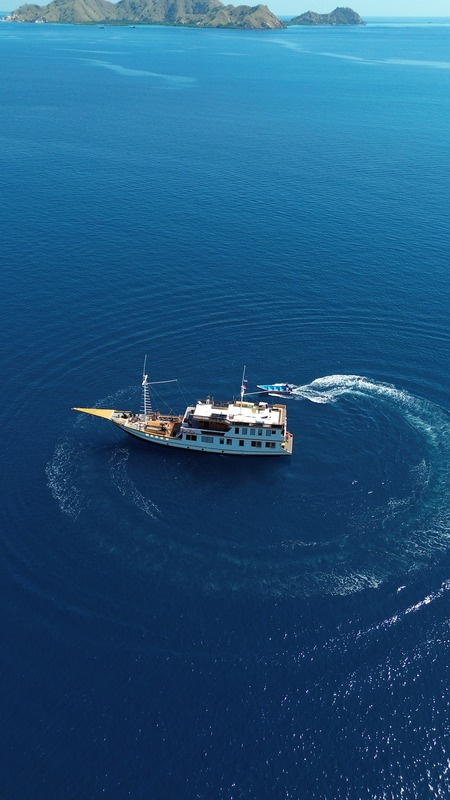 Kapal Woodwave Labuan Bajo